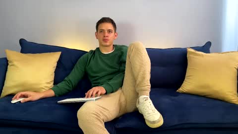 Snapshot of liam_enzho chatting on February 12, 2:43 pm Liam online show from February 12, 2:43 pm