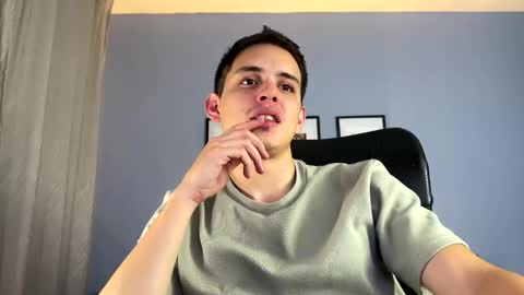 Snapshot of liam_enzho chatting on February 14, 2:18 am Liam online show from February 14, 2:18 am