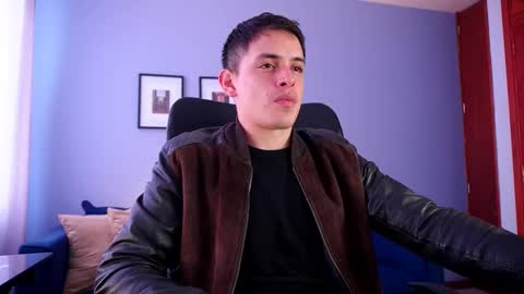 Snapshot of liam_enzho chatting on February 17, 2:49 pm Liam online show from February 17, 2:49 pm