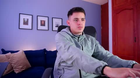 Snapshot of liam_enzho chatting on February 26, 2:49 pm Liam online show from February 26, 2:49 pm