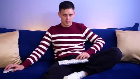 Snapshot of liam_enzho chatting on January 16, 3:02 pm Liam online show from January 16, 3:02 pm