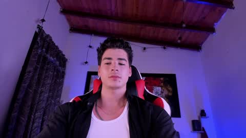 liamwyatt_ online show from December 3, 7:05 am