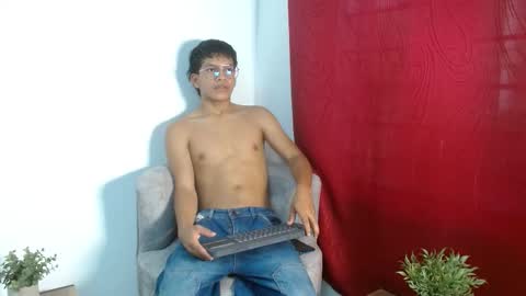 lian_wood online show from September 14, 1:01 pm