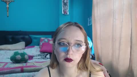 Lia Roberts online show from February 15, 12:01 pm