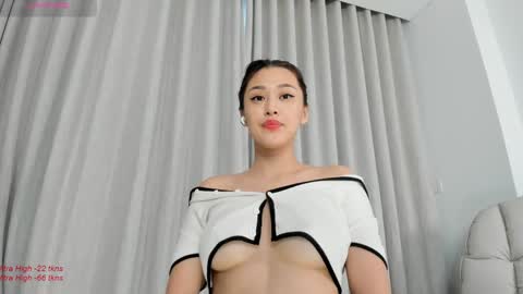 Snapshot of liavee chatting on February 26, 1:25 am Lia online show from February 26, 1:25 am