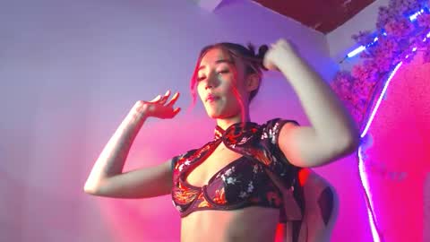LIA  online show from September 18, 5:17 pm