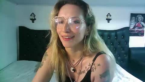 Snapshot of licethf00x chatting on September 17, 10:46 pm licethf00x online show from September 17, 10:46 pm