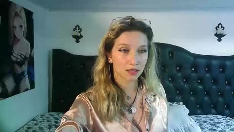Snapshot of licethf00x chatting on September 19, 10:35 pm licethf00x online show from September 19, 10:35 pm