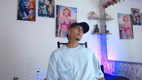 Snapshot of liiaam_lee_ chatting on September 14, 3:35 pm Daniel online show from September 14, 3:35 pm