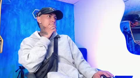 Snapshot of liiaam_lee_ chatting on January 7, 1:03 pm Daniel online show from January 7, 1:03 pm