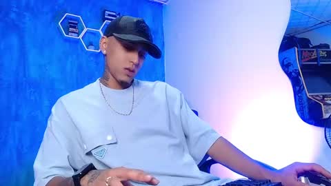 Snapshot of liiaam_lee_ chatting on February 18, 1:00 pm Daniel online show from February 18, 1:00 pm