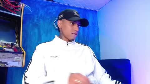 Snapshot of liiaam_lee_ chatting on February 4, 12:55 pm Daniel online show from February 4, 12:55 pm