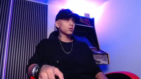 Snapshot of liiaam_lee_ chatting on March 7, 1:29 pm Daniel online show from March 7, 1:29 pm