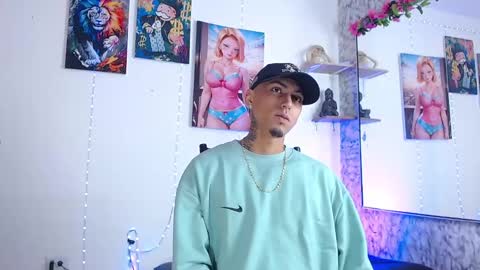 Snapshot of liiaam_lee_ chatting on September 22, 1:37 pm Daniel online show from September 22, 1:37 pm