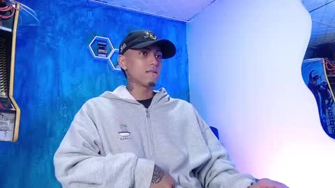 Snapshot of liiaam_lee_ chatting on January 24, 12:31 pm Daniel online show from January 24, 12:31 pm