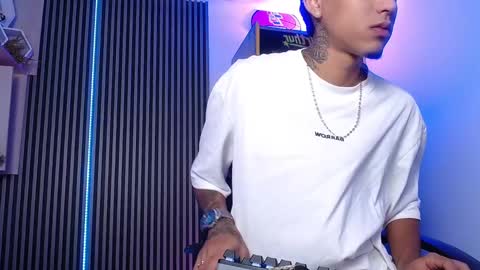 Snapshot of liiaam_lee_ chatting on March 4, 1:59 pm Daniel online show from March 4, 1:59 pm