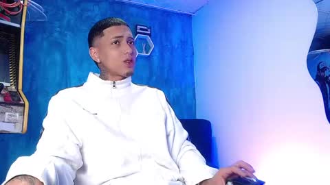 Snapshot of liiaam_lee_ chatting on January 16, 12:31 pm Daniel online show from January 16, 12:31 pm