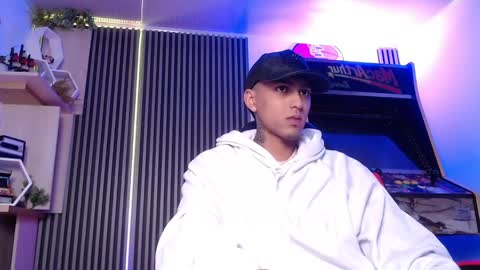Snapshot of liiaam_lee_ chatting on March 8, 1:14 pm Daniel online show from March 8, 1:14 pm