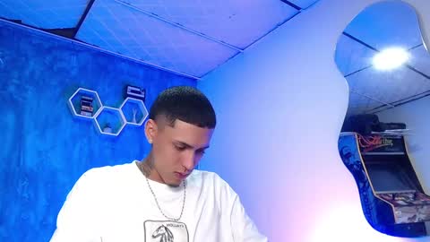 Snapshot of liiaam_lee_ chatting on January 11, 4:03 pm Daniel online show from January 11, 4:03 pm