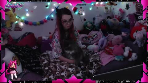 Snapshot of likemyashe chatting on January 14, 9:56 am LikeMyAshe online show from January 14, 9:56 am
