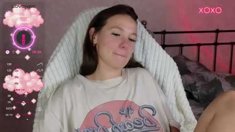 Snapshot of lil_luna_x chatting on September 20, 11:08 pm little moon online show from September 20, 11:08 pm