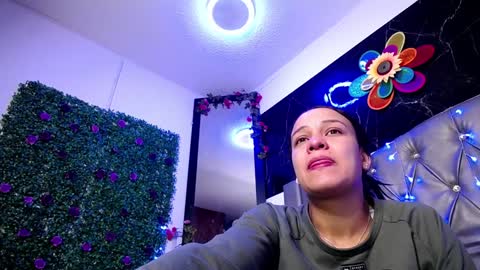 Snapshot of lila_gummy_ chatting on January 22, 10:40 am online show from January 22, 10:40 am