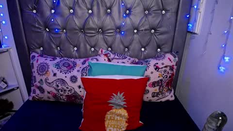 Snapshot of lila_gummy_ chatting on February 5, 11:12 am online show from February 5, 11:12 am