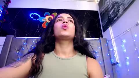 Snapshot of lila_gummy_ chatting on February 19, 2:33 pm online show from February 19, 2:33 pm