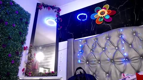 Snapshot of lila_gummy_ chatting on February 24, 11:32 am online show from February 24, 11:32 am