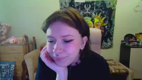 Snapshot of lileyfoxxx chatting on December 6, 5:58 am Lil online show from December 6, 5:58 am