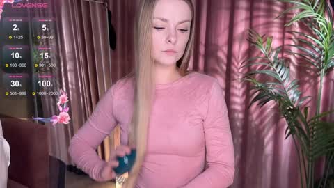 Snapshot of lili_01 chatting on September 21, 10:41 am Lili online show from September 21, 10:41 am