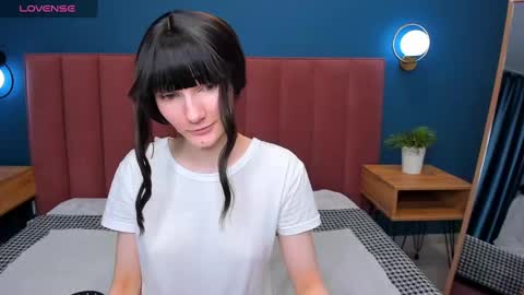 Snapshot of lili_flowerr chatting on March 11, 5:35 am Lilli follow me kiss online show from March 11, 5:35 am