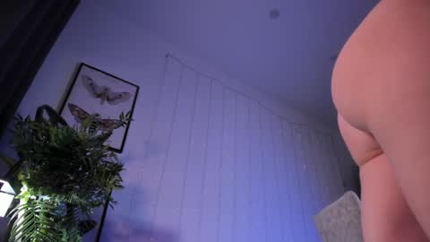 Snapshot of lilian_kroft chatting on February 6, 12:15 pm LIL online show from February 6, 12:15 pm