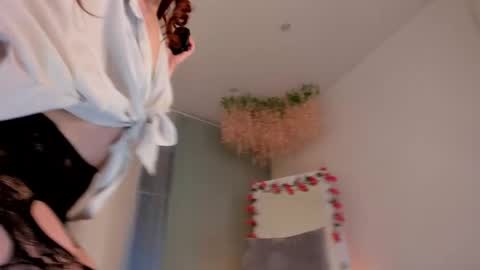 Snapshot of lilian_kroft chatting on February 17, 11:44 am LIL online show from February 17, 11:44 am
