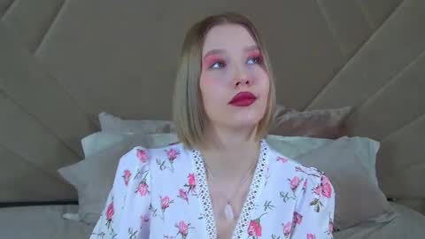 Snapshot of lililinn chatting on February 17, 5:58 am LiliLinn online show from February 17, 5:58 am