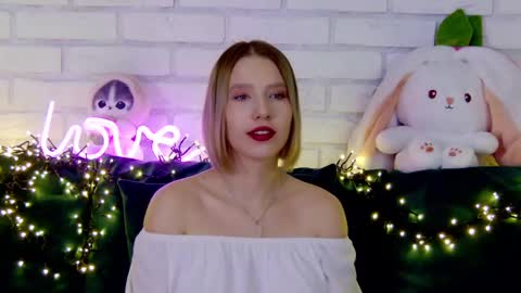 Snapshot of lililinn chatting on March 4, 8:13 am LiliLinn online show from March 4, 8:13 am