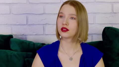 Snapshot of lililinn chatting on February 15, 6:12 am LiliLinn online show from February 15, 6:12 am