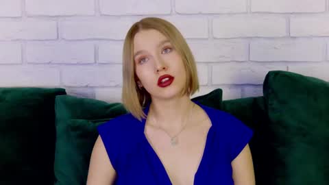 Snapshot of lililinn chatting on February 15, 12:22 pm LiliLinn online show from February 15, 12:22 pm