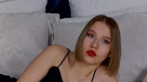 Snapshot of lililinn chatting on February 22, 9:23 am LiliLinn online show from February 22, 9:23 am