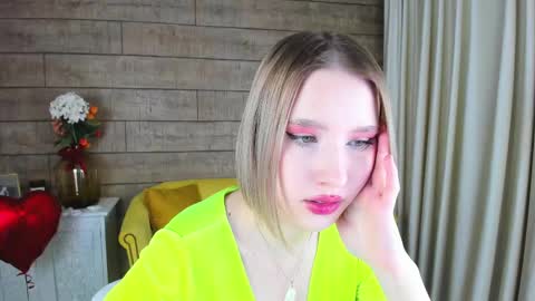 Snapshot of lililinn chatting on February 19, 12:11 pm LiliLinn online show from February 19, 12:11 pm