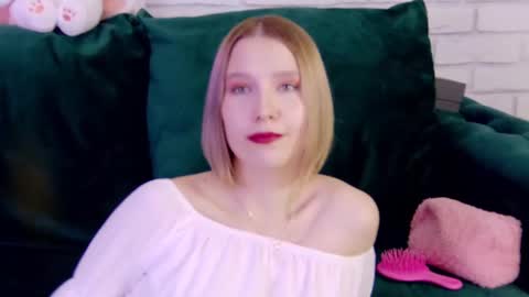 Snapshot of lililinn chatting on March 5, 2:45 pm LiliLinn online show from March 5, 2:45 pm