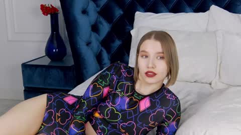 Snapshot of lililinn chatting on February 7, 12:28 pm LiliLinn online show from February 7, 12:28 pm