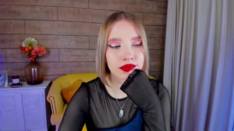Snapshot of lililinn chatting on February 4, 8:35 am LiliLinn online show from February 4, 8:35 am