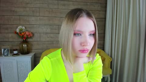 Snapshot of lililinn chatting on February 12, 8:38 am LiliLinn online show from February 12, 8:38 am