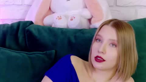 Snapshot of lililinn chatting on March 7, 10:02 am LiliLinn online show from March 7, 10:02 am