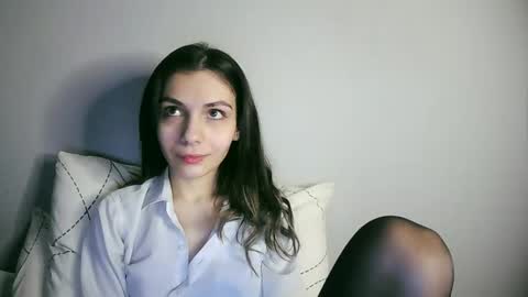 lilirose online show from March 7, 7:05 pm