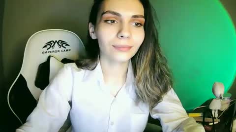 lilirose online show from December 26, 7:49 pm