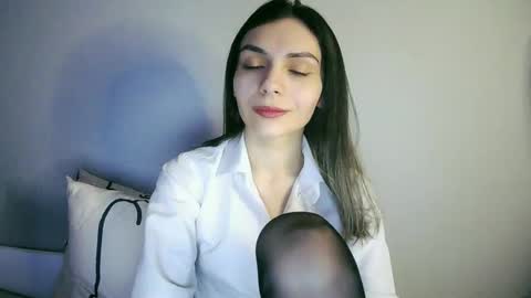 lilirose online show from February 13, 6:15 pm