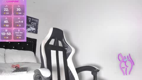Snapshot of lillypalmer chatting on September 13, 12:40 pm Lilly online show from September 13, 12:40 pm