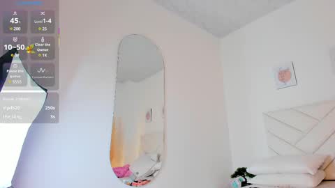Snapshot of lily_evil chatting on March 10, 8:12 pm online show from March 10, 8:12 pm